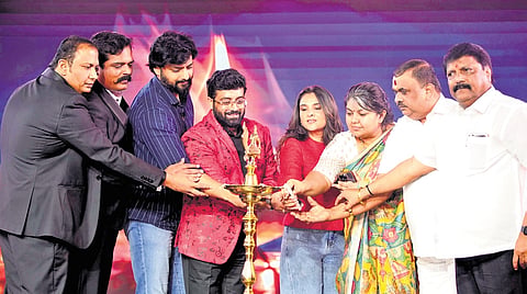 The unveiling ceremony was led by QPL founder Mahesh Gowda, along with actors Ramya and Pramod Shetty