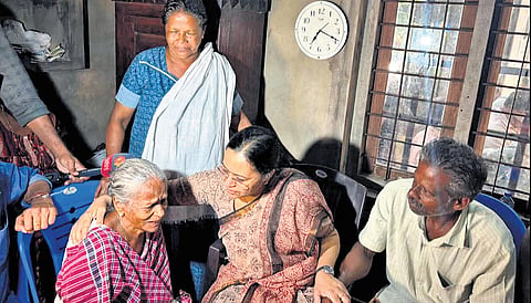 Health Minister Veena George with the family of Bindu who died in the Medical College Hospital building collapse.