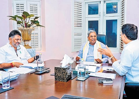 CM Siddaramaiah in conversation with DyCM DK Shivakumar and AICC General Secretary Randeep Singh Surjewala at a meeting in Bengaluru on Wednesday.