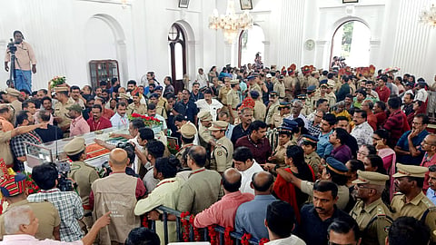 Chief Minister Pinarayi Vijayan, cabinet ministers, senior CPM leaders including Prakash Karat and several MLAs, and Kerala Governor Rajendra Vishwanath Arlekar were present at the venue to offer their tributes.