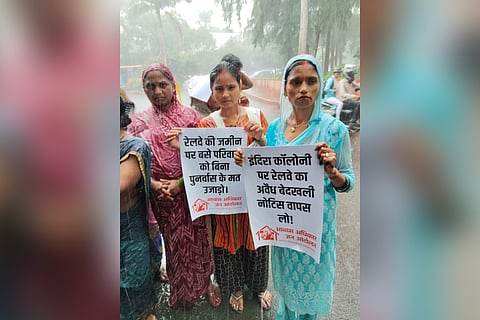 The protest, organised under the banner of Aawaas Adhikar Jan Andolan, saw participation from multiple organisations, including CPI(M), CPI(ML), CPI, CITU, DYFI, AIDWA, and AICCTU, along with local residents.