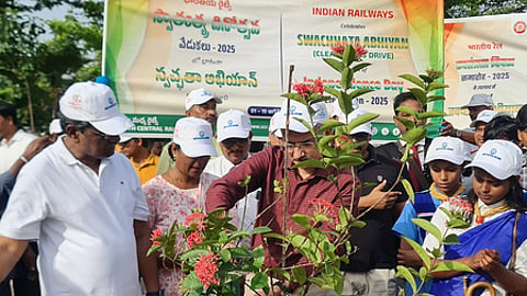 The Vijayawada Division of South Central Railway marked the commencement of the Swachhata Abhiyan at Vijayawada Railway Station on Friday.