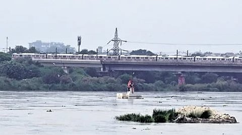 At 1 pm on Friday, the river touched 204.65 metres at the Old Railway Bridge