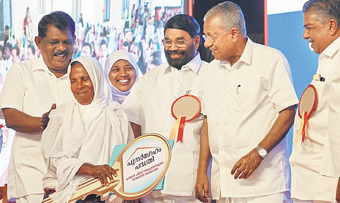 CM Pinarayi Vijayan handing over the keys of flats built for fisherfolk families under the ‘Punargeham’ project at Muttathara in Thiruvananthapuram on Thursday.