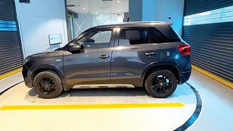 Operating entirely via sensors and without pallets or human intervention, the system automatically categorises SUVs, sedans, and small cars and parks them on designated floors.
