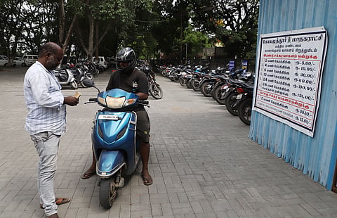 Once again the vehicle Parking lot in front of the Coimbatore Medical College Hospital is made of paid parking.
