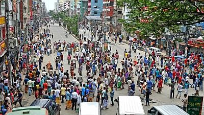 The migrant workers met officials from the Ministry of Manpower (MOM) after being identified as employees of KPA Engineering.