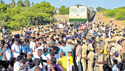 Fishermen staging a rail roko near Thangachimadam on Tuesday