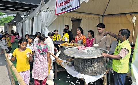 Flood relief camps have been set up in Delhis Mayur Vihar and other low-lying areas as the Yamuna River has crossed the danger mark due to continuous heavy rainfall.