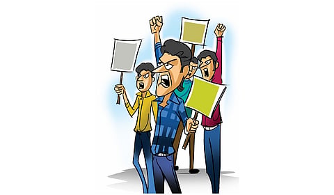 Slogans like ‘sar tan se juda’ were raised, stones were pelted and the main gate of the house of the alleged accused was broken.
