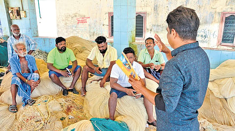 Erayuman Sagar mentors young writers from Erayumanthurai coastal village