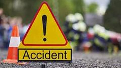 The victim's son alleged that the police personnel inside the van were drunk.
