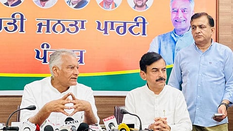 Punjab Bharatiya Janata Party president Sunil Jakhar, today, demanded that an inquiry into the floods be conducted under the supervision of a retired judge.