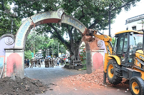 Century-old arch in Sengottai was removed to reduce traffic problems.