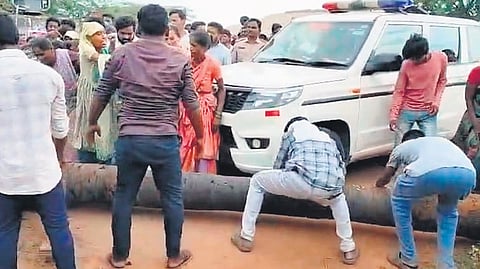Andhra Pradesh Home Minister Vangalapudi Anitha faced intense protests from local fisherfolk at Rajayyapeta Village in Anakapalli district on Monday