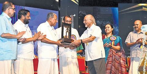 T J S George, senior journalist and editorial advisor, The New Indian Express, receiving Swadeshabhimani-Kesari Award from Chief Minister Pinarayi Vijayan at Tagore Theatre in Thiruvananthapuram