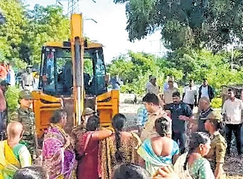 A heated argument ensued between HYDRAA teams and the occupants, who attempted to obstruct JCBs from carrying out the demolitions.