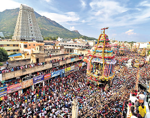 Thousands of devotees from across the country take part in ‘girivalam’ ritual held at the Arunachaleswarar temple in Tiruvannamalai.