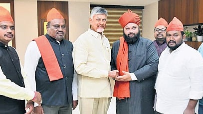 The head of Ameen Peer Dargah of Kadapa met CM Chandrababu Naidu on Saturday, and invited him to take part in the Urs celebrations