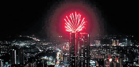Fireworks from
high-rise building in the heart of the IT corridor add glitter to Diwali celebrations that enveloped the entire state on Sunday, the eve of the festival