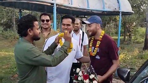 Nazakat Ali being welcomed by locals in Chhattisgarh’s Chirmiri