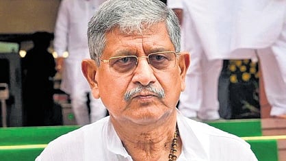 FIR lodged against Lalan over ‘some
leaders’ remark
