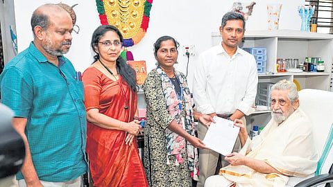 Chief Electoral Officer-Kerala Rathan U Kelkar and other poll officers presenting
the enumeration form to veteran actor Madhu at his residence in Thiruvananthapuram on Tuesday