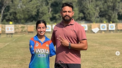 Sheetal Devi (L) with coach Gaurav Sharma