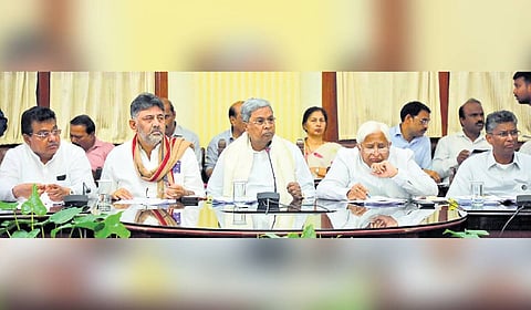 Chief Minister Siddaramaiah, Deputy Chief Minister DK Shivakumar and other ministers at a meeting with sugarcane farmers
and mill owners at Vidhana Soudha in Bengaluru on Friday.