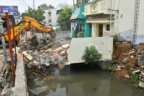 The Nellai Canal, originating from the Nainarkulam division, carries surplus water during the rainy season through the city.