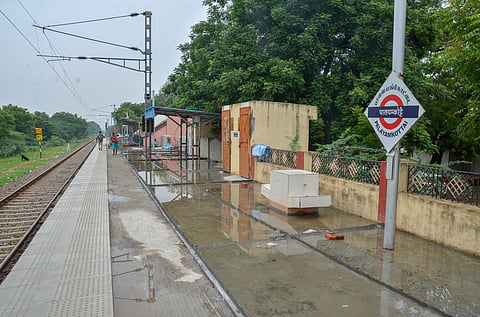 Rail users have demanded bus services from Palayamkottai railway station to Junction, New Bus Stand, and Tirunelveli Medical College.