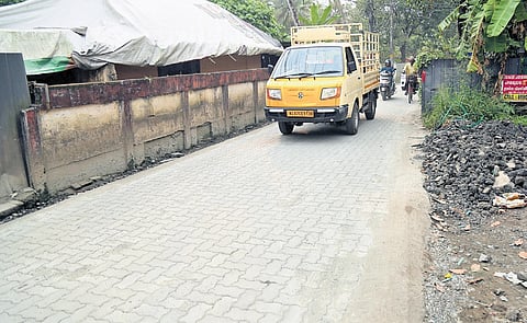 The section of the Kaniyampuzha Road where interlock tiles were laid without
the provision of drains