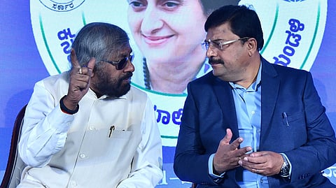Minister Eshwar Khandre speaks to KSPCB Chairman PM Narendraswamy
in Bengaluru on Tuesday