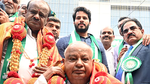 Former Prime Minister and JDS supremo HD Deve Gowda with Union Minister
for Steel and Heavy Industries CM HD Kumaraswamy and others at the party’s
silver jubilee celebrations in Bengaluru on Friday