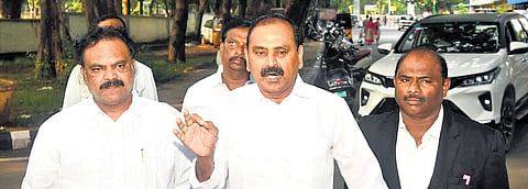 CID questions ex-TTD chief Bhumana Karunakar Reddy in Srivari Parakamani land theft case