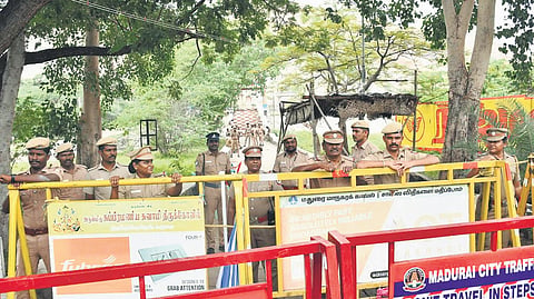 Police personnel restricting access to Thiruparankundram hill