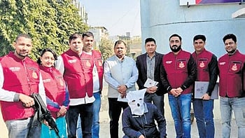 The Crime Branch team of Delhi Police with one of the accused.