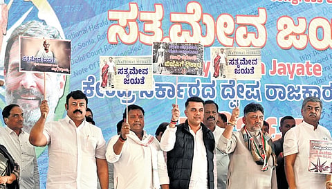 Deputy Chief Minister DK Shivakumar, Congress MLC BK Hariprasad and other party leaders protest against the Union Government for replacing MGNREGA with
VB-G RAM G, and alleged ‘hate politics’ against the party leadership in the
National Herald case, in Bengaluru on Saturday