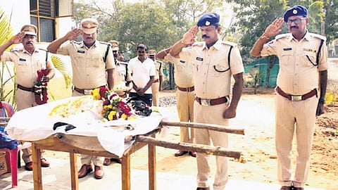 Bapatla Police gave a grand farewell to the Police sniffer dog -Tiger, who died due to ill health on Friday.