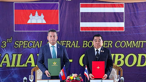 Cambodian Defense Minister Tea Seiha, left, stands with Thai Defense Minister Natthaphon Narkphanit, right, at the General Border Committee Meeting in Chanthaburi Province, Thailand, Saturday, Dec. 27, 2025.