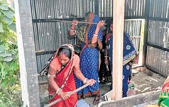 A large number of women ransacked two illicit liquor shops at Madhupada and Baradia villages.