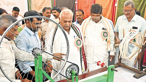 Textiles Minister Shivanand Patil, MLA K Gopalaiah and others at the National Handloom Expo at Mahalakshmi Layout on Friday
