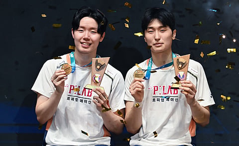 Korea’s Seo Seung Jae (L) and Kim Won Ho during the awards ceremony at the Malaysia Open tournament in Kuala Lumpur on Sunday