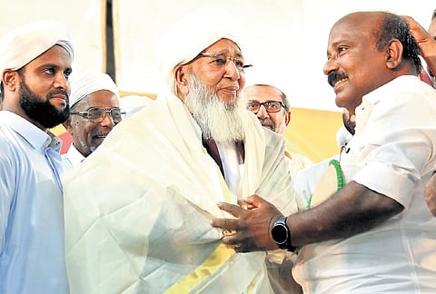 Ernakulam MLA T J Vinod honouring Kanthapuram A P Aboobacker Musliyar with a ceremonial shawl during a public meeting held in connection with the Kerala Yatra at Marine Drive on Sunday