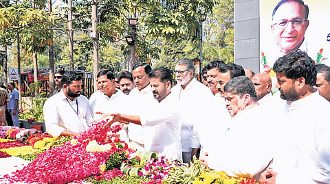 Chief Minister A Revanth Reddy pays floral tributes to former Union minister
S Jaipal Reddy at his memorial ‘Spoorthi Sthal’ on Necklace Road on Friday