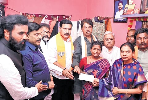 State BJP chief BY Vijayendra, with LoP R Ashoka, MLA G Janardhana Reddy and other party leaders, hand over a cheque of Rs 10 lakh to the family of Rajashekar Reddy, who was shot dead recently, in Ballari on Saturday.