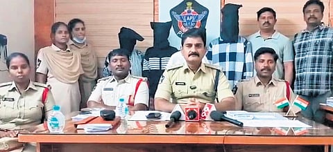 Addressing the media at his office, Kurnool DSP J Babu Prasad, along with III Town CI P Seshaiah, narrated the entire incident.