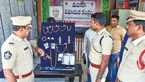 East Godavari district police displaying gold ornaments worth Rs 75 lakh recovered from the fraudster in Rajamahendravaram