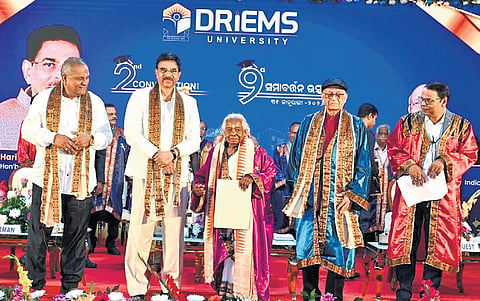 Governor Hari Babu and other dignitaries with Padma Shri Tulasi Munda at the event.