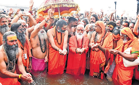 Hindu monks and devotees led by festival sabhapati Mahamandaleshwar Swami
Anandavanam Bharati taking a holy dip in Bharathapuzha on the final day of Mahamagha Mahotsavam on Tuesday